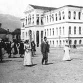 Εβραϊκή οικογένεια στην κεντρική πλατεία (1906)