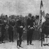 Παρουσίαση της σημαίας της Εθνικής Άμυνας στη Θεσσαλονίκη το 1916.