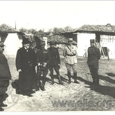 Ο Ελευθέριος Βενιζέλος και ο Γάλλος στρατηγός Gerome επιθεωρούν στρατεύματα στο Μακεδονικό Μέτωπο, 1916-1917.