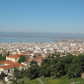 Το νοσοκομείο Άγιος Δημήτριος και το λιμάνι από τον ναό του Απόστολου Παύλου