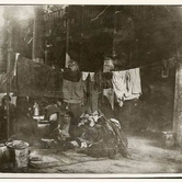 Οι πρόσφυγες κατακλύζουν τις εκκλησίες