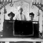 Θρησκευτική τελετή σε εβραϊκή συναγωγή της Θεσσαλονίκης