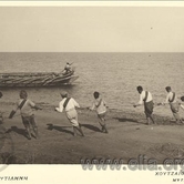 Αιώνες τώρα οι ίδιοι άνθρωποι στο λιμάνι, στο μουράγιο