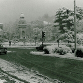 Η κάτω πλατεία χιονισμένη (τέλη ’80)